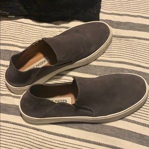 Suede Steve Madden slip-ons
